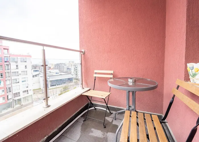 Lovely In Studentski Grad شقة