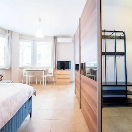 Appartamento Lovely In Studentski Grad